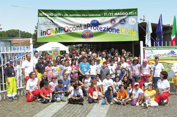 Nuova Acropoli - In campo con la protezione civile Nuova Acropoli organizza "In campo con la protezione civile", nel comune di Seregno (MB)